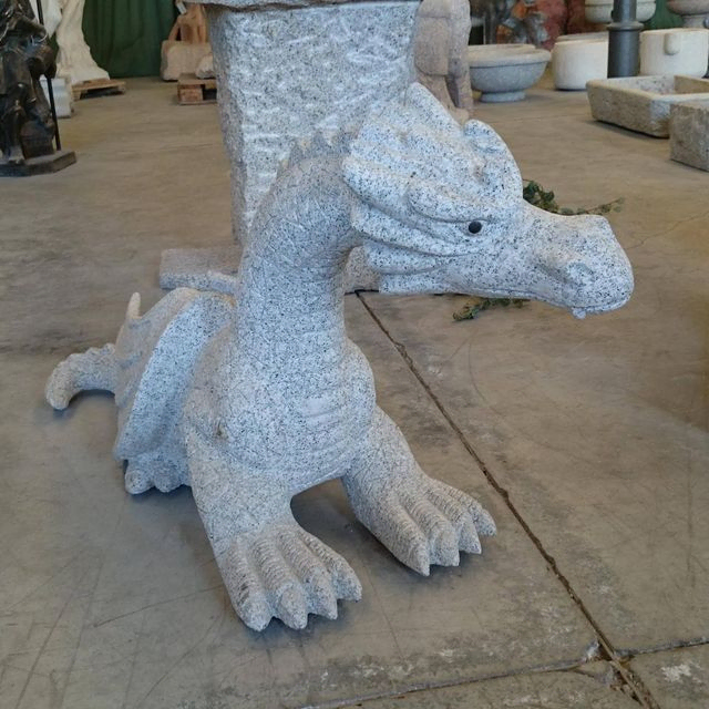 Steinbänke & Steinfiguren